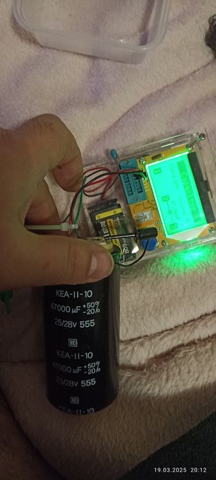 Електролітичний конденсатор.на 4700 мкф.4.700 та на 470.siemens