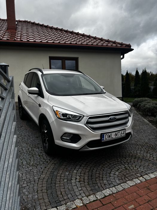 Ford Kuga / Escape • Automat • 4x4