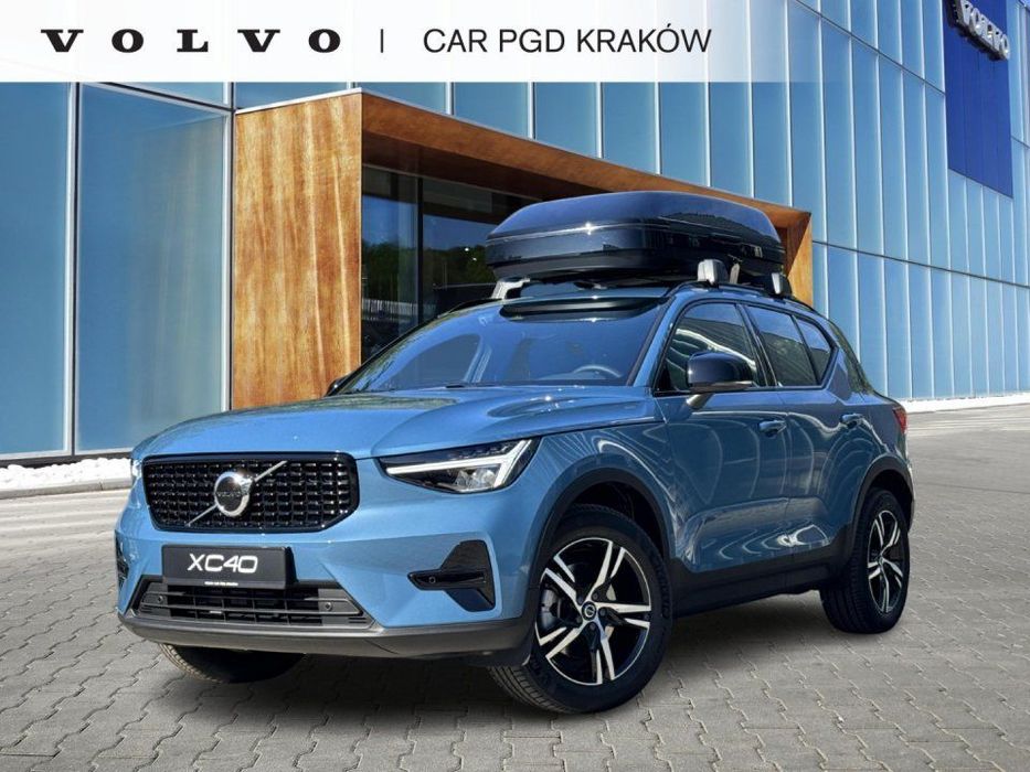 Volvo XC 40 Plus Motyw: Dark, 2025r. Dostępny od ręki.