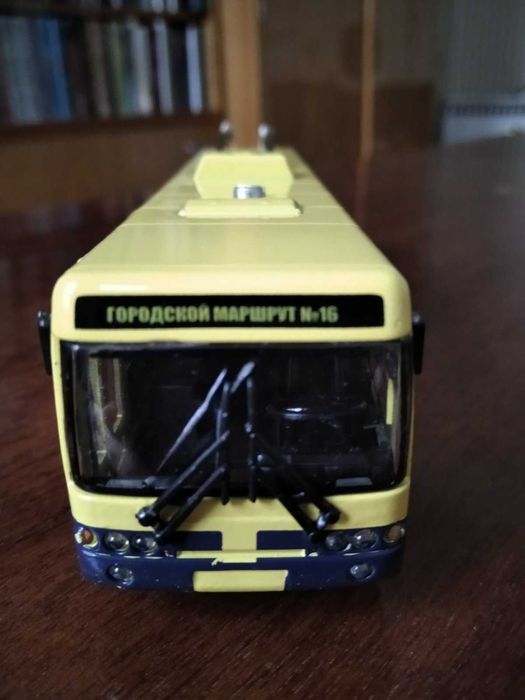 Іграшковий транспорт для хлопчиків