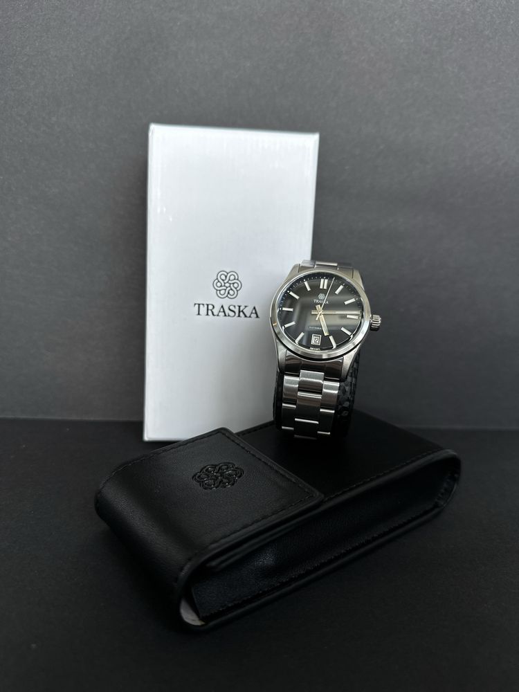 Traska commuter black date czarna z datownikiem 36mm