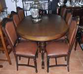 Mesa oval extensível com 6 cadeiras
