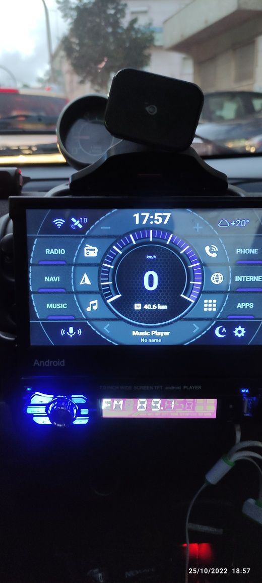 Auto rádio um dim