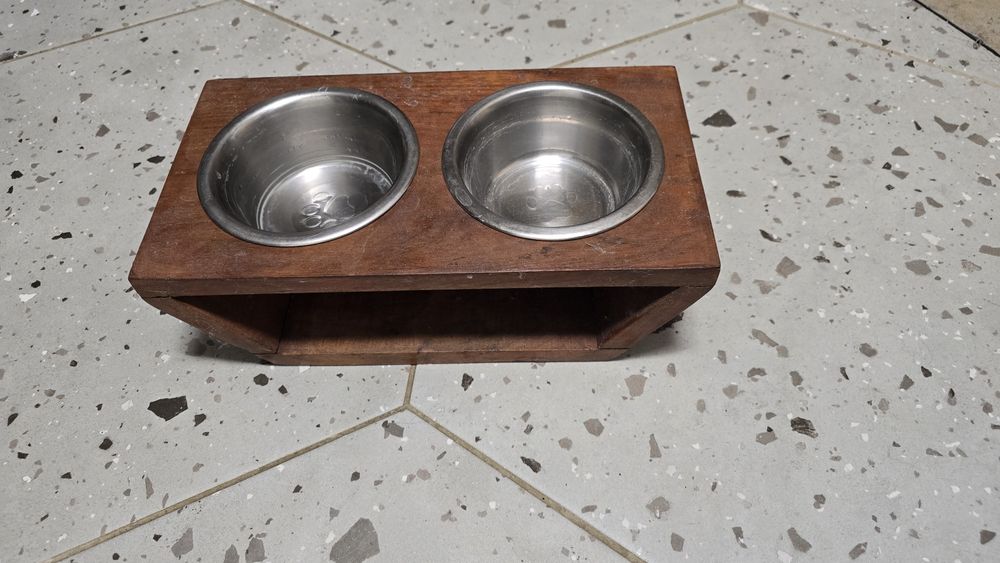 Miski dla małego średniego psa kota