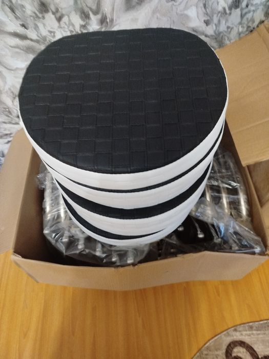 Стул кухонний новий (комплект)