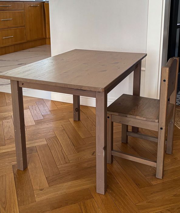 Biurko i krzesełko dziecięce IKEA Sundvik