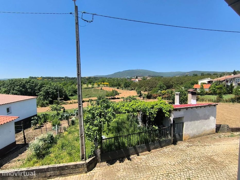 Moradia T3 para venda na aldeia de Mós, Bragança