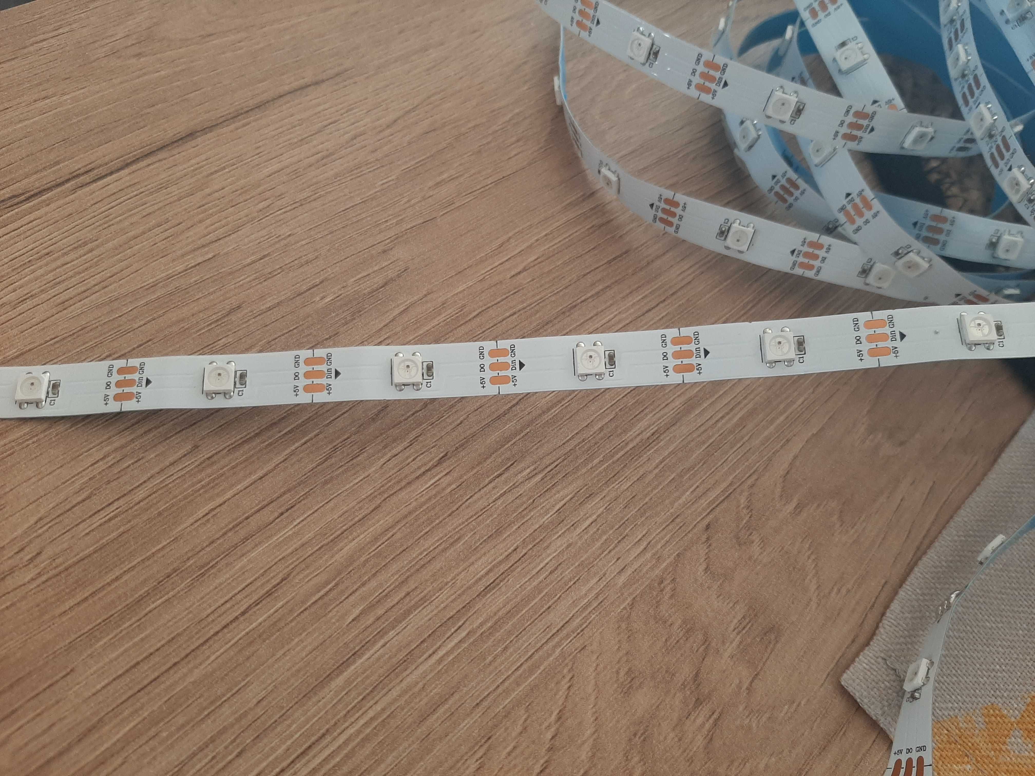 Taśma LED programowalne diody strip WS2812B biała PCB, 30/m IP30 nowe