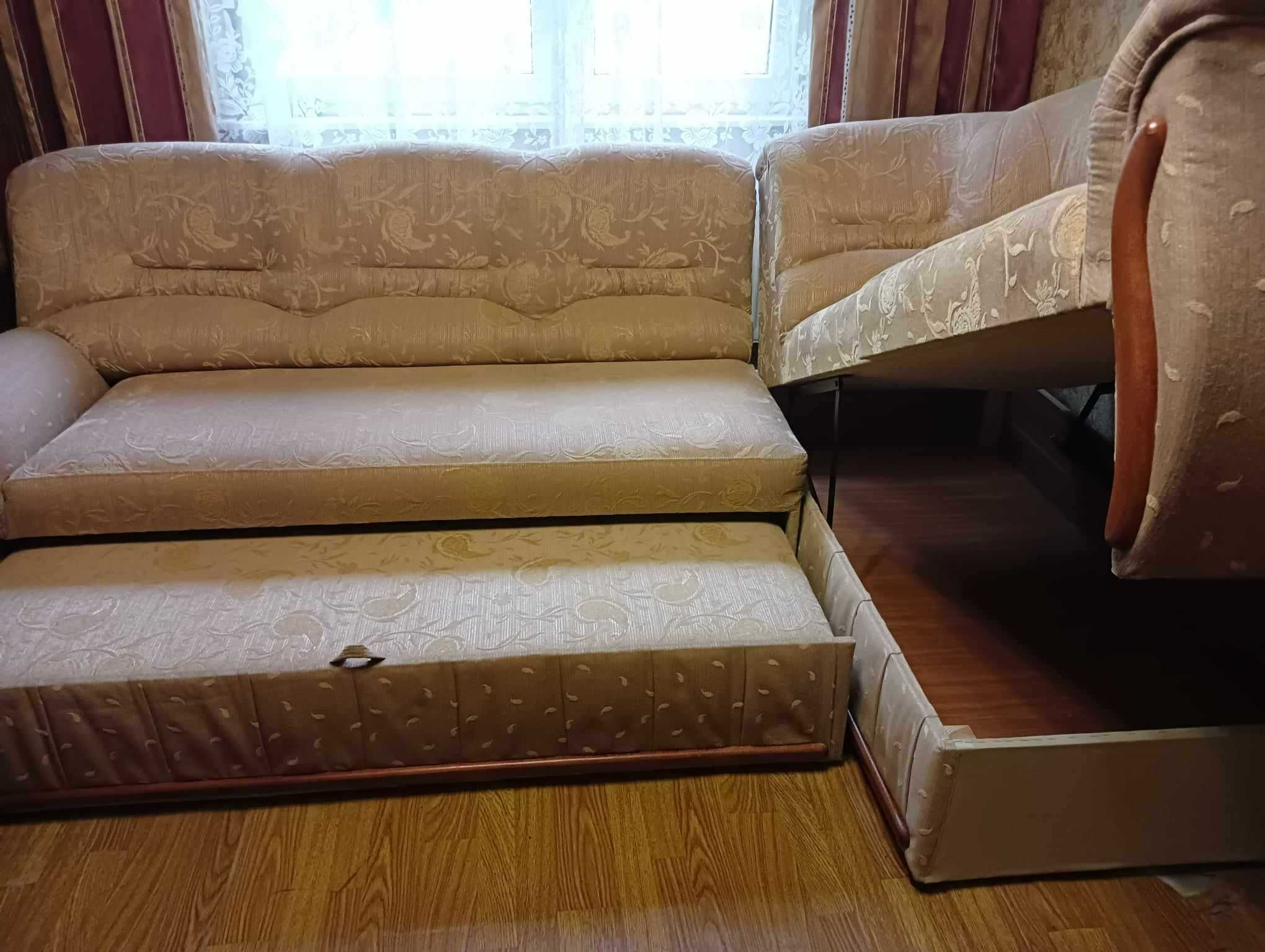 fotel i narożnik, jasna beżowa kanapa rozkładana, komplet