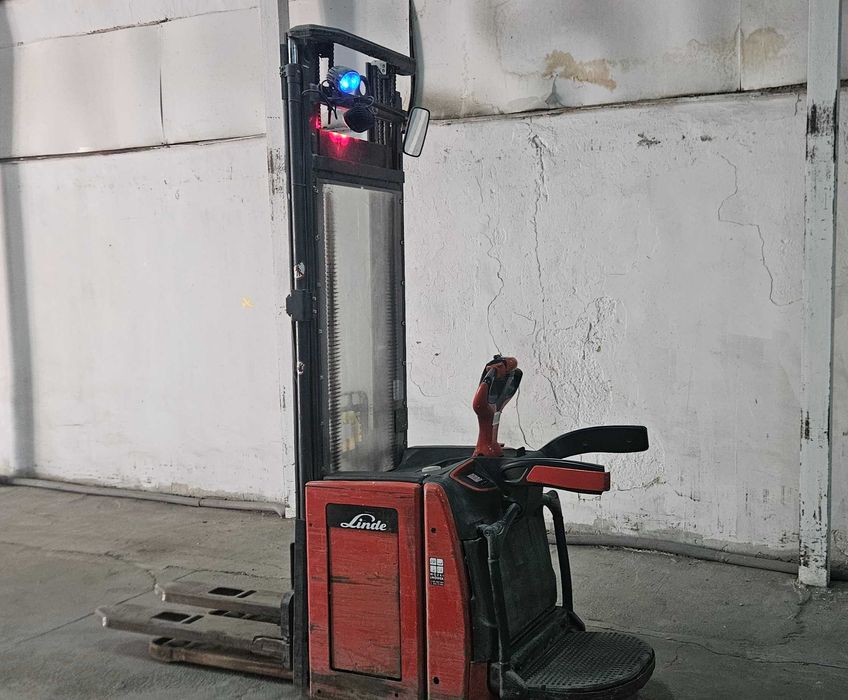 Wozek paletowy, wysokiego podnoszenia, masztowy linde