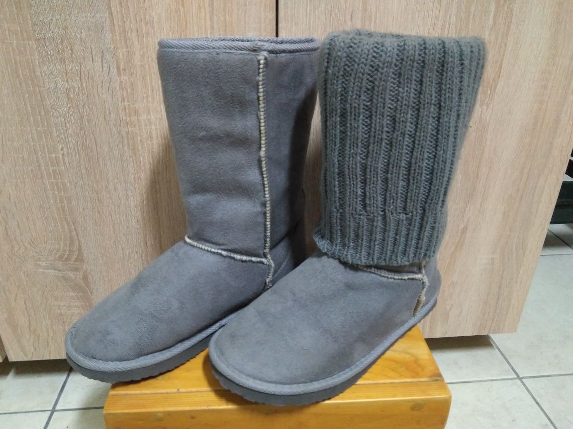 Botas com pêlo interior e efeito meia no exterior. Cinza tam 39