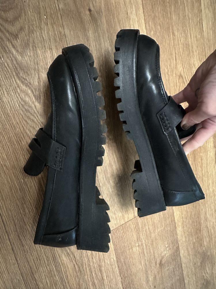 Отличные Лоферы классические stradivarius 40р