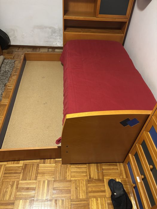 Cama em Faia com losangos em lacado