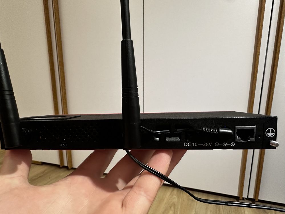 Роутер MikroTik RB2011UiAS-2HnD-IN wi-fi router