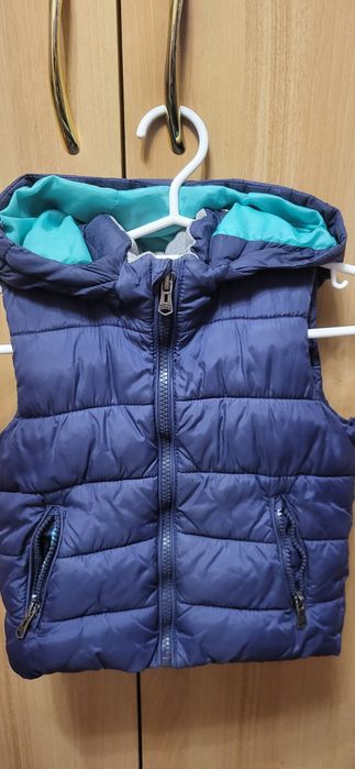 Жилет с капюшоном