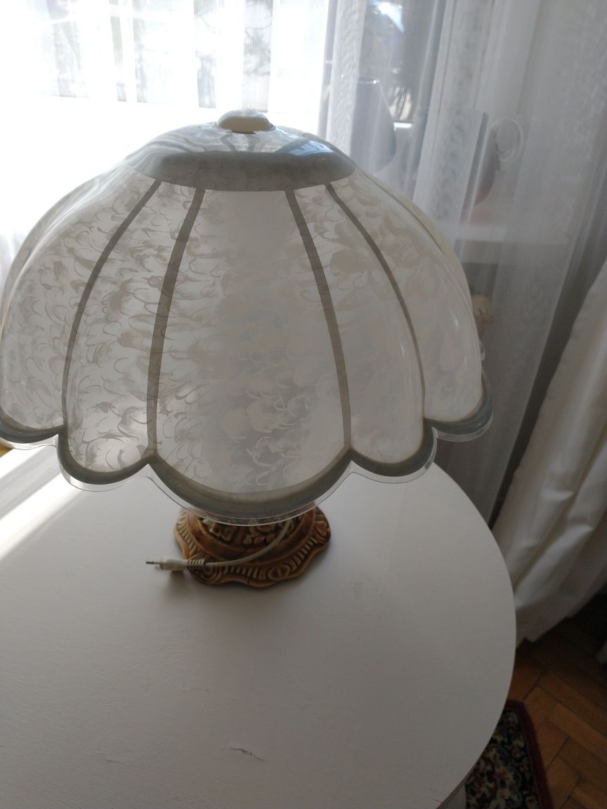 Lampa na stoliczek