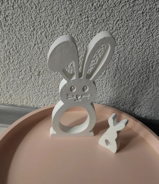 Zestaw 2 ręcznie robionych królików gipsowych – dekoracja wielkanocna