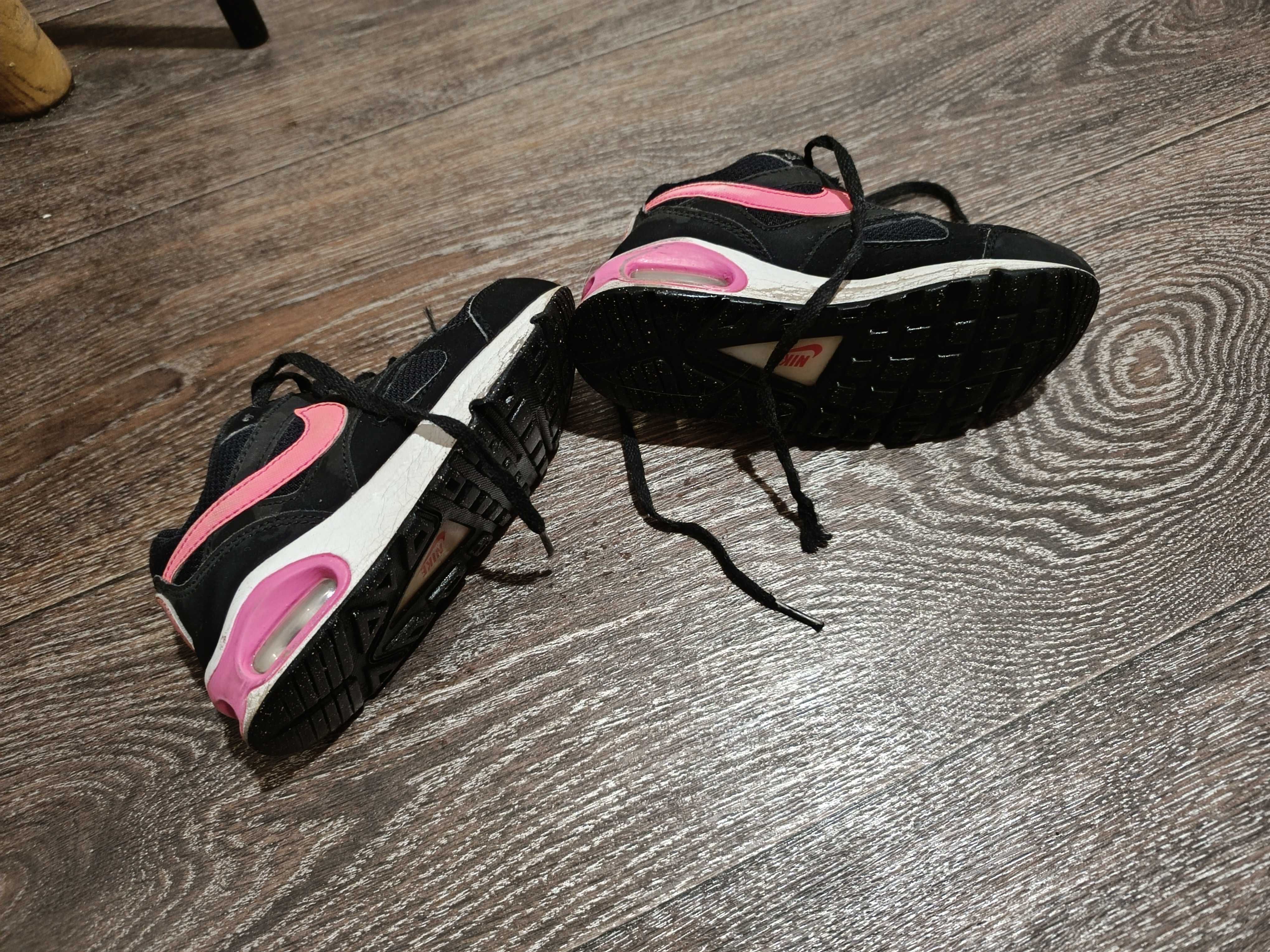 Кроссовки Nike на девочку в отличном сост., по стельке 17.5 см  Р.28,5