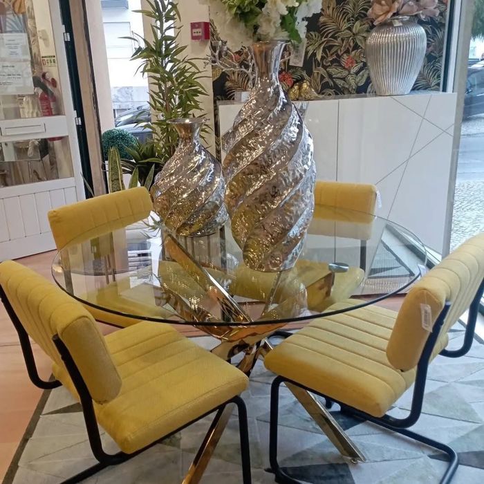 Mesa de vidro dourada