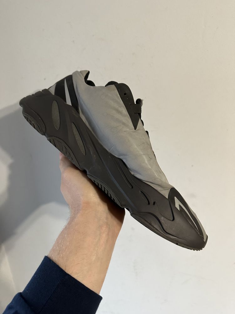 adidas Yeezy Boost 700 MNVN Metallic rozmiar 49 1/3