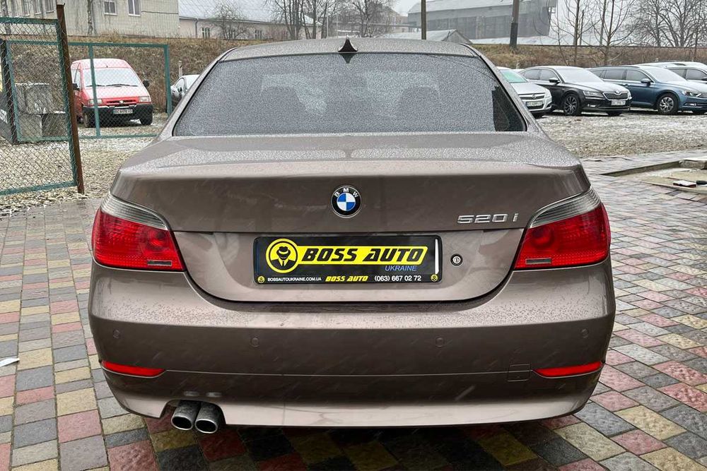 BMW 520I 2004 року