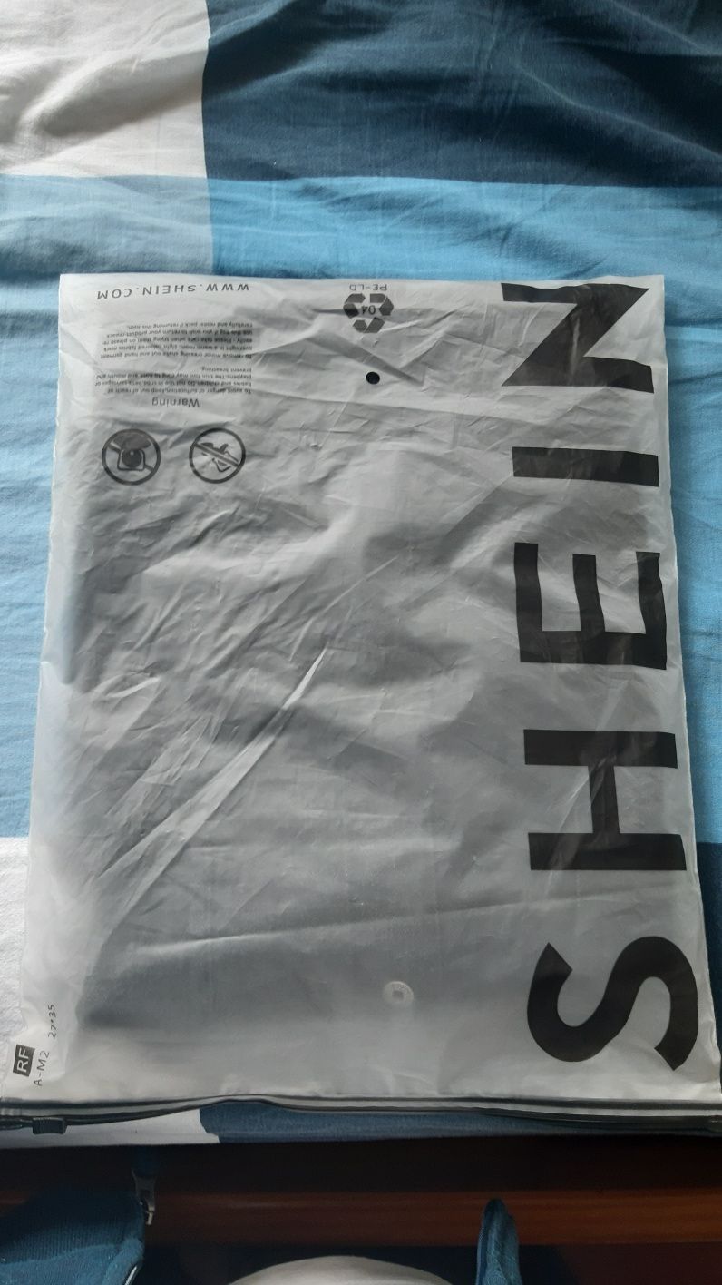 Camisa Shein Preta