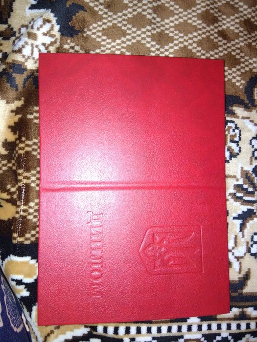 Диплом (чистий бланк), с відзнакою та звичайний.
