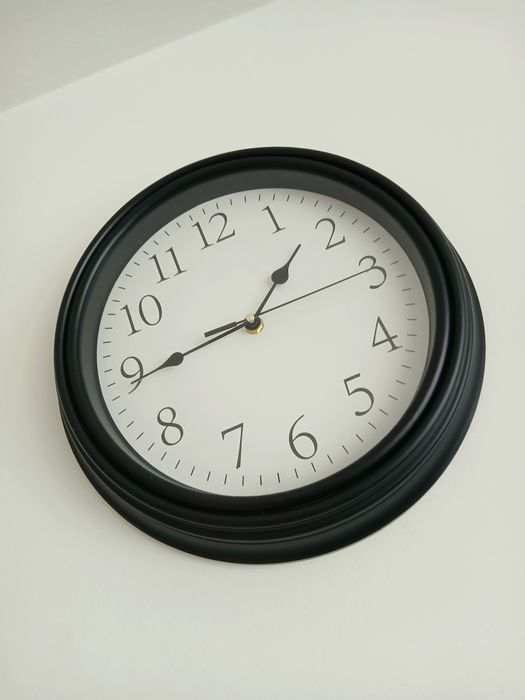 Zegar ścienny klasyczny czarny