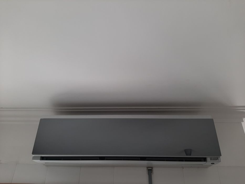 Ar Condicionado LG S-18AWR Interior ArtCool Premium