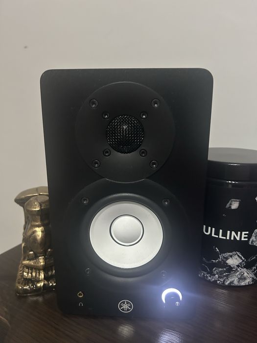 Monitory odsluchowe Yamaha hs3 + kable xlr + interfejs behringer umc22