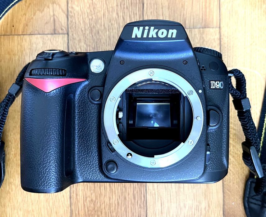 Nikon D90 - Câmera DSLR + Acessórios: Em excelente Estado
