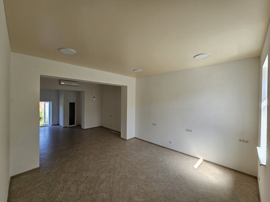 Комерційне Приміщення !