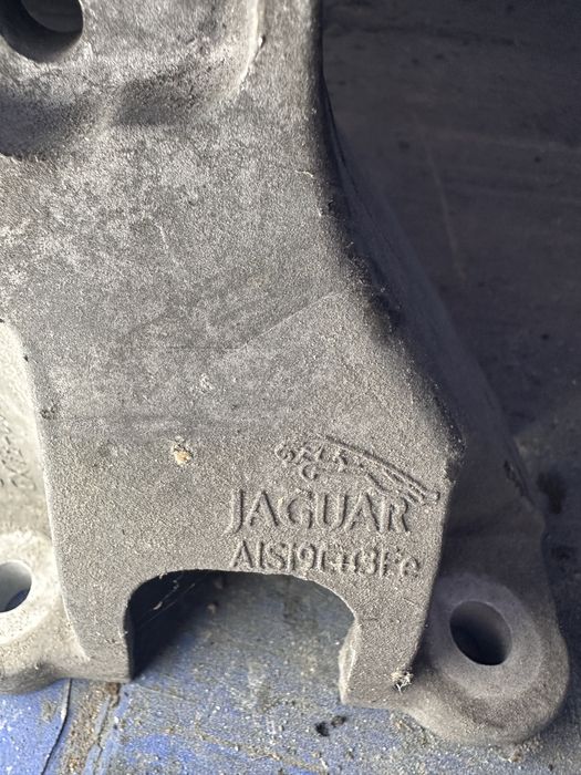 Кронштейн двигуна (2 шт) Jaguar XF