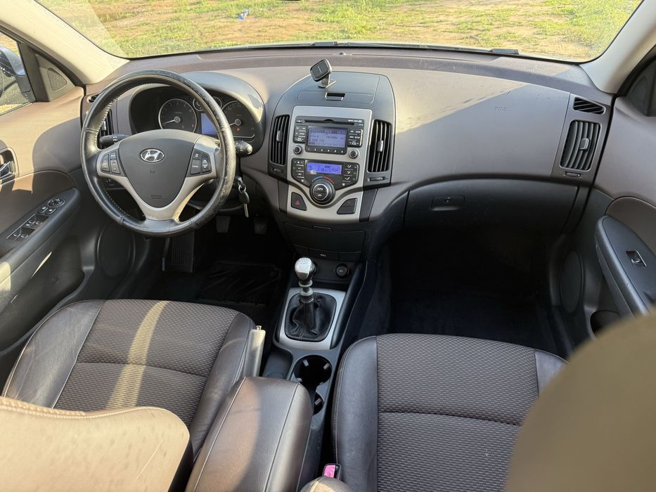 Hyundai i30 2.0 benzyna 143km, nowe opony lato/zima ( Holandia )