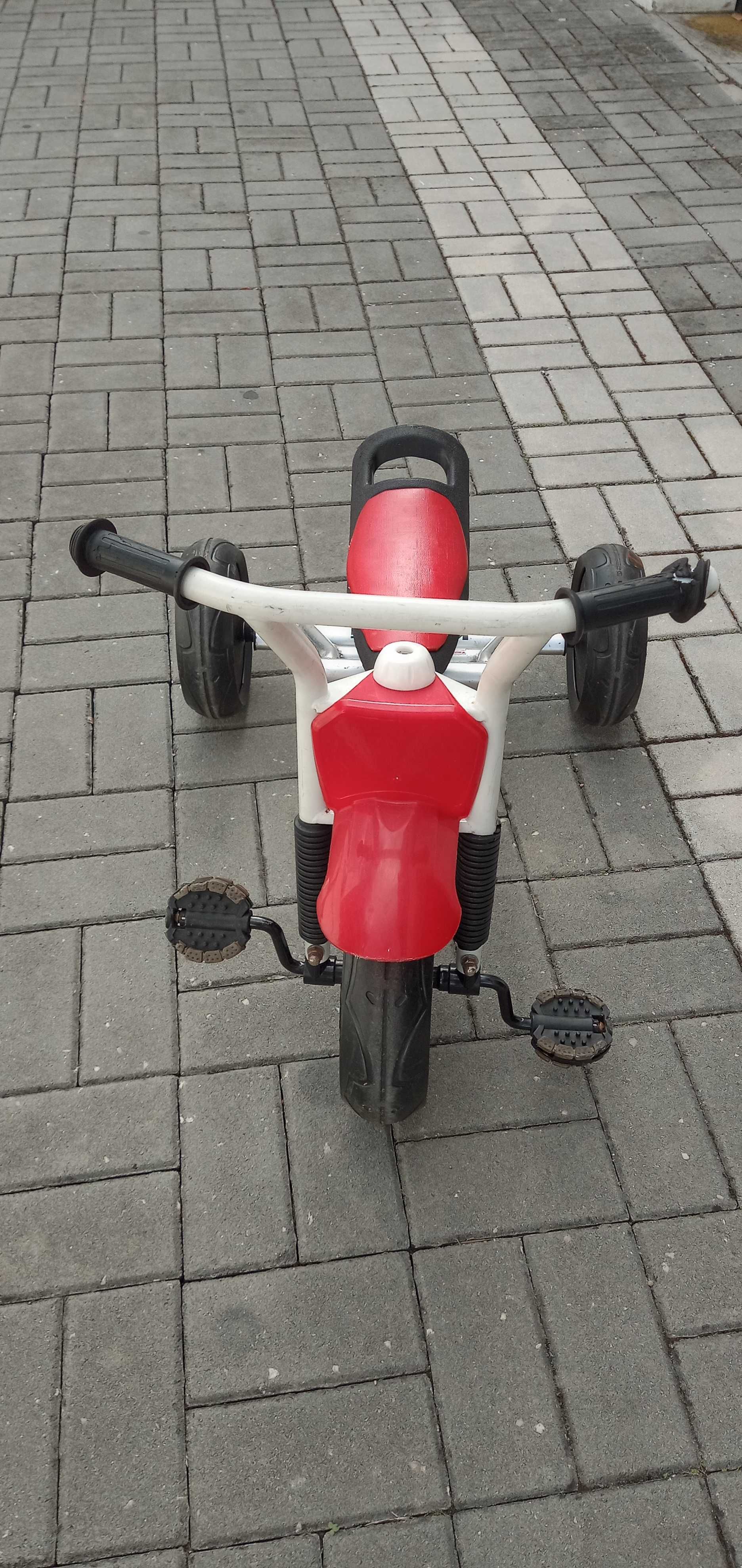 Triciclo Kawasaki.