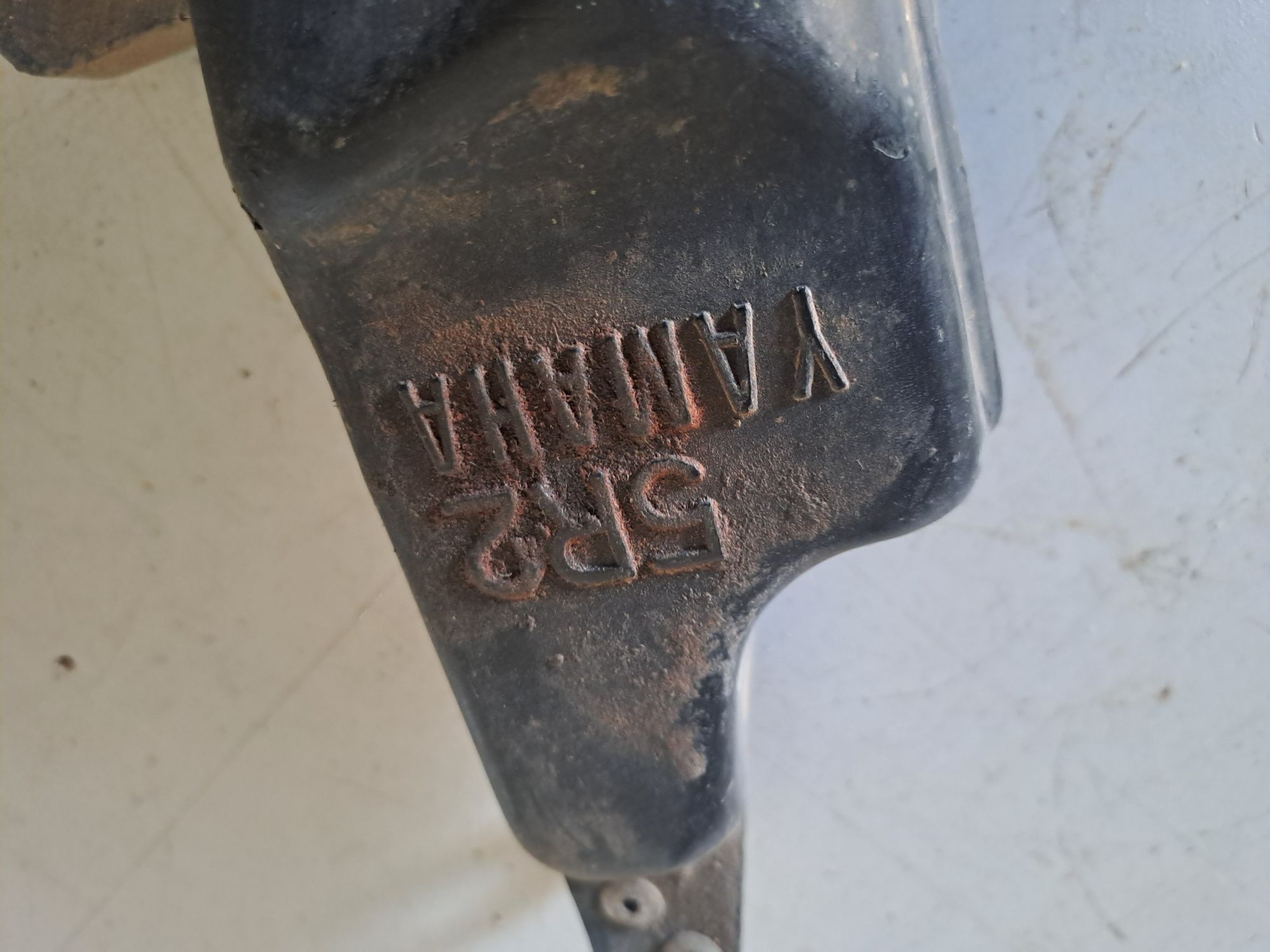 Caixa de uma Yamaha RZ50