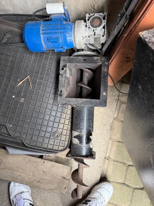 Podajnik węgla na ekogroszek