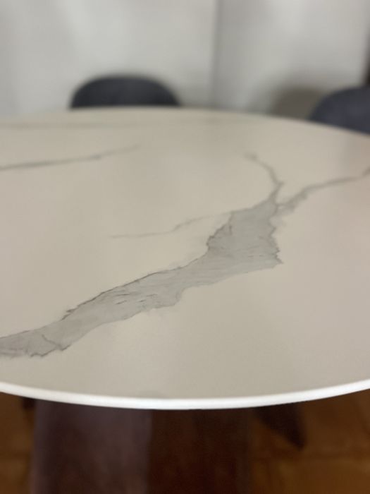 Mesa com duas cadeiras