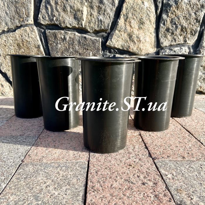 Пластикові вставки в гранітні вази/Пластиковые стаканы в гранитные ваз