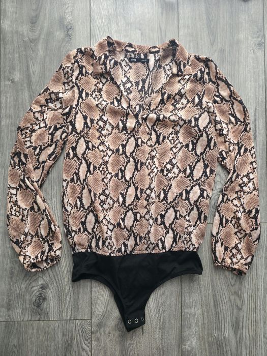 Kopertowe body koszulowe w skórę węża motyw zwierzęcy