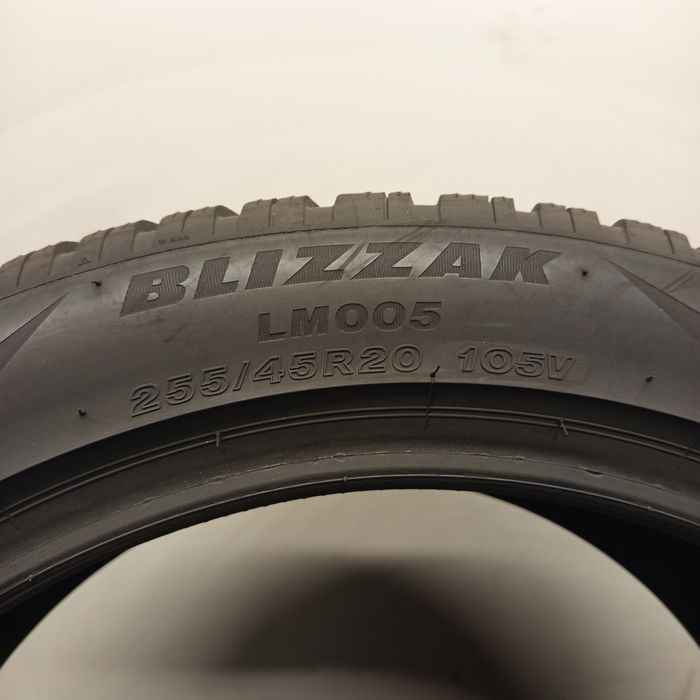 255/45R20 Bridgestone Blizak Lm 005