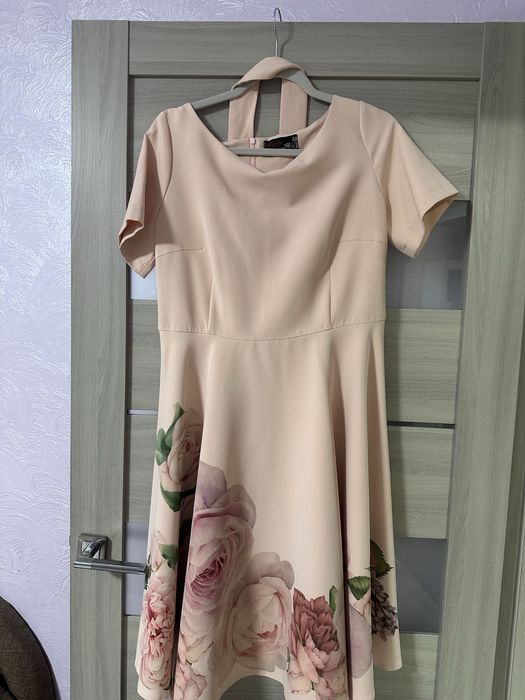 Сукня з квітковим принтом