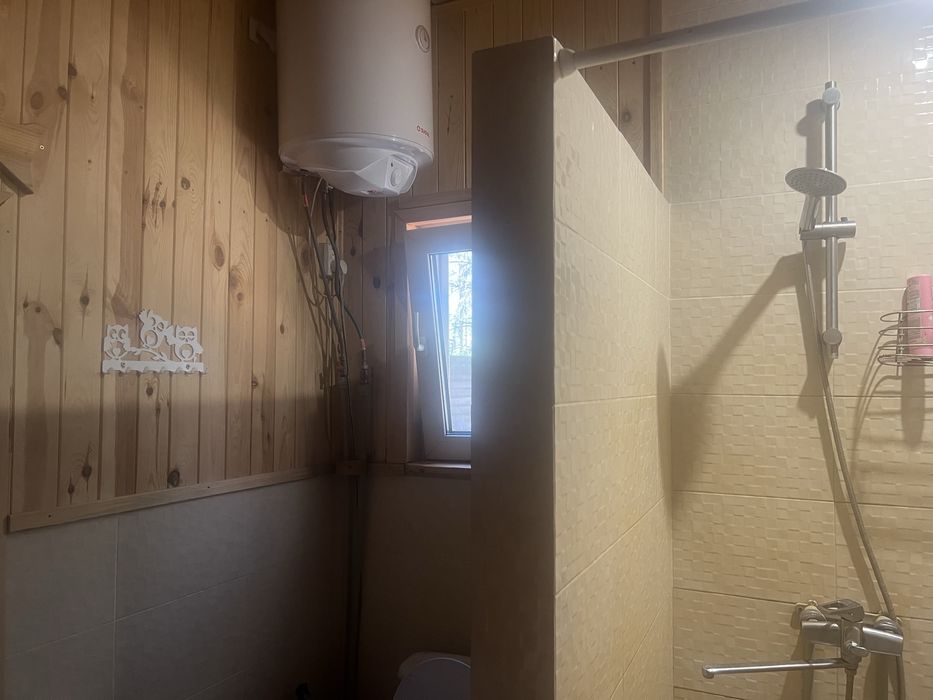 Оренда будиночку з сауною в лісі, біля води.