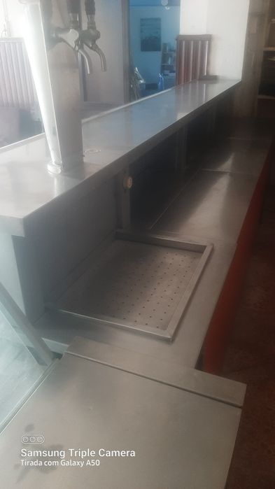 Balcão de café/bar com maquina imperial