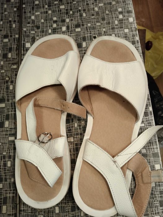 Босоніжки жіночі