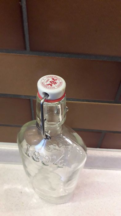 stara ozdobna butelka