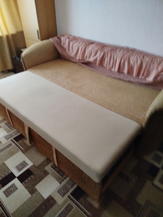 Продаю  диван в доброму стані