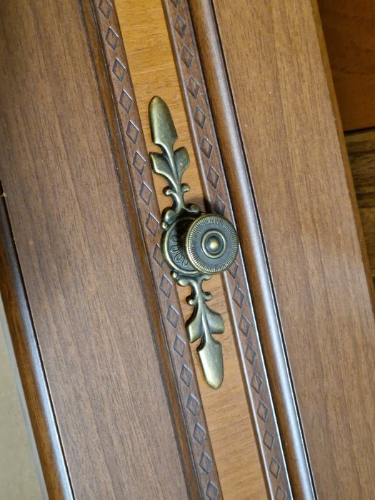 Шафа (201×190×36) з комодом (86×75×38) у гарному стані