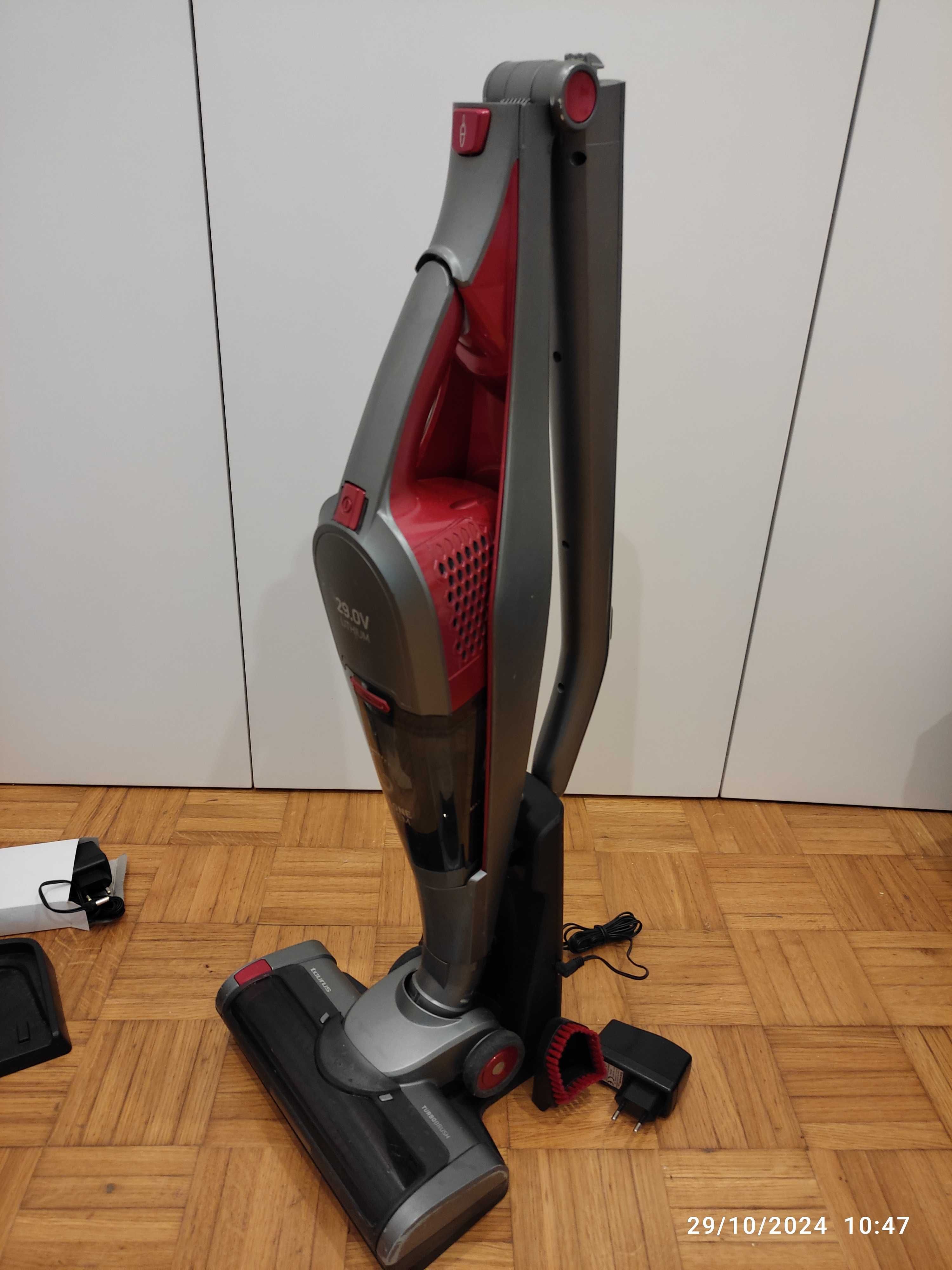 Vendo aspirador vertical Taurus cyclone system com pouco uso