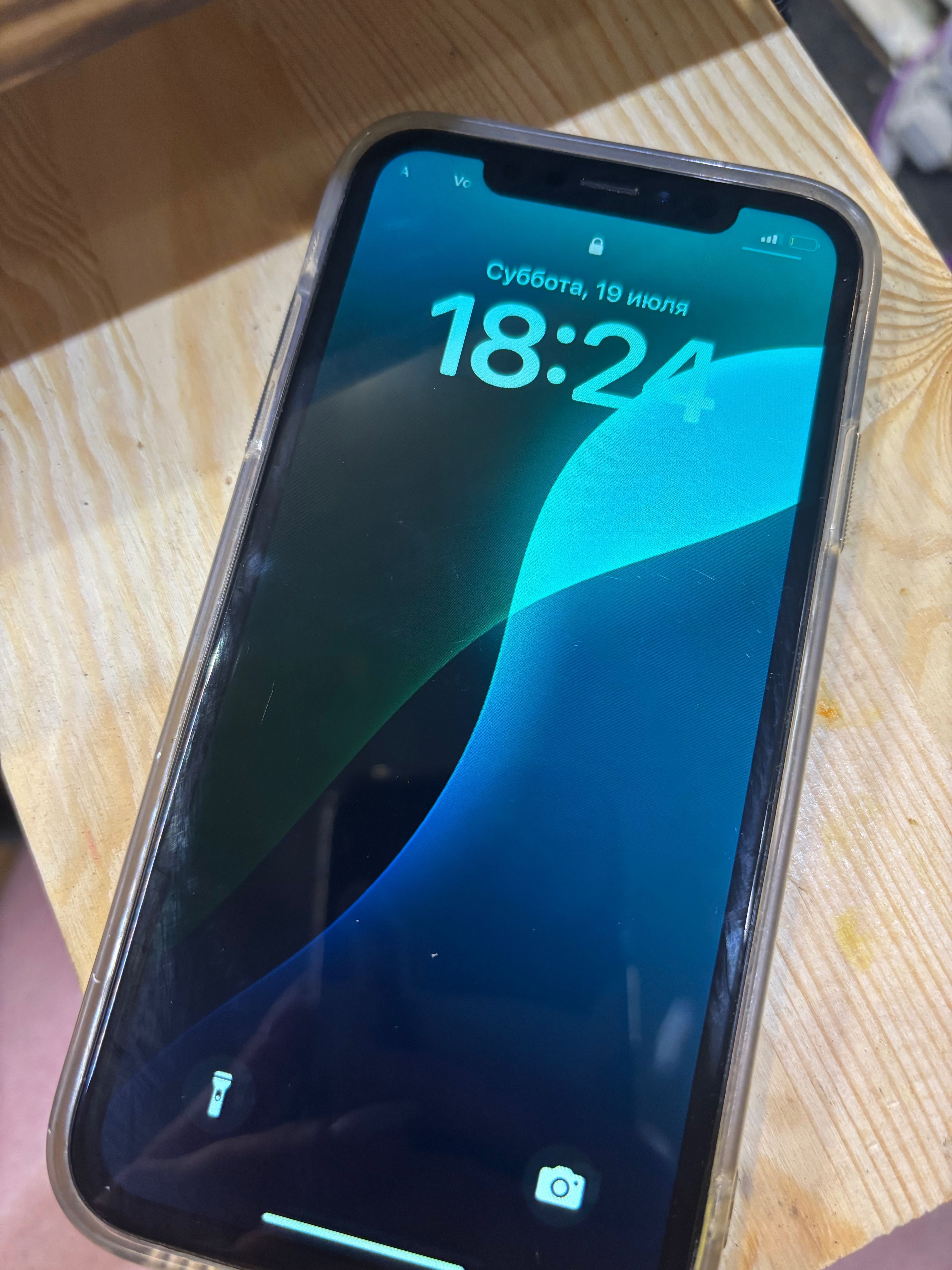 Продам iPhone XR
